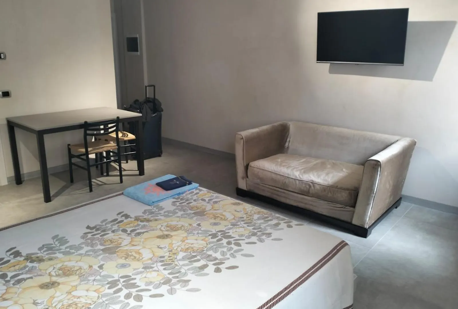 Hotel apartamentowy Smartroom Lula Di Correggio
